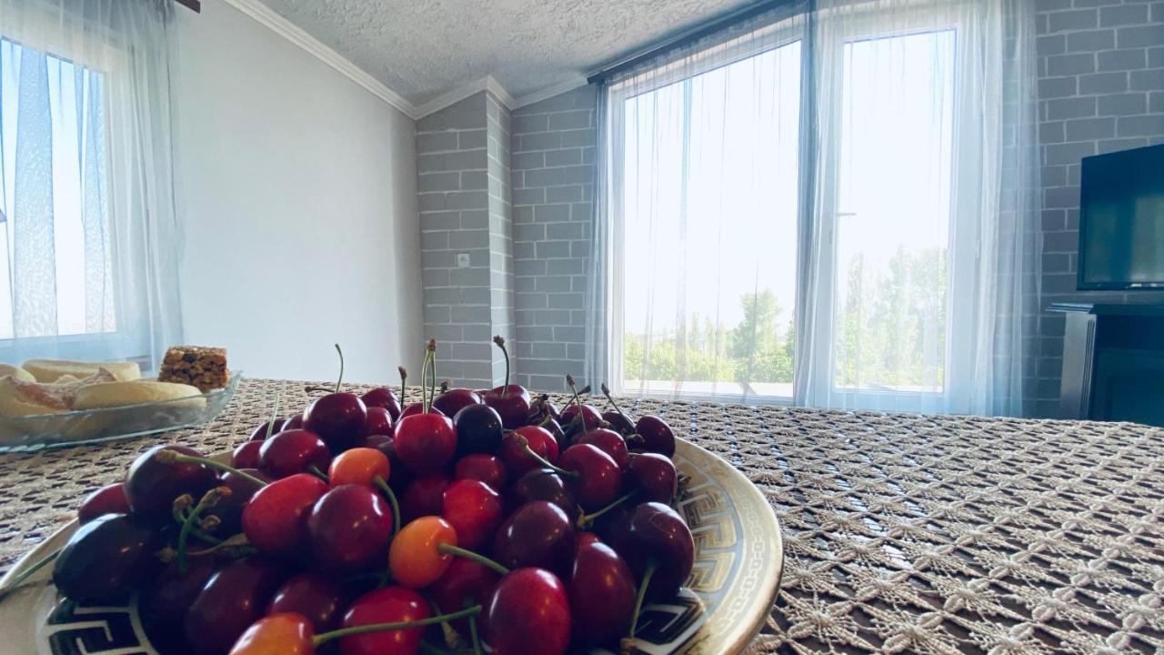 Byurakan Guesthouse & Cottage Екстер'єр фото
