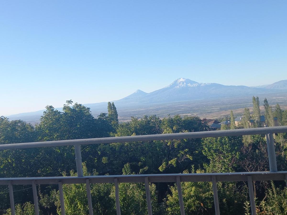 Byurakan Guesthouse & Cottage Екстер'єр фото