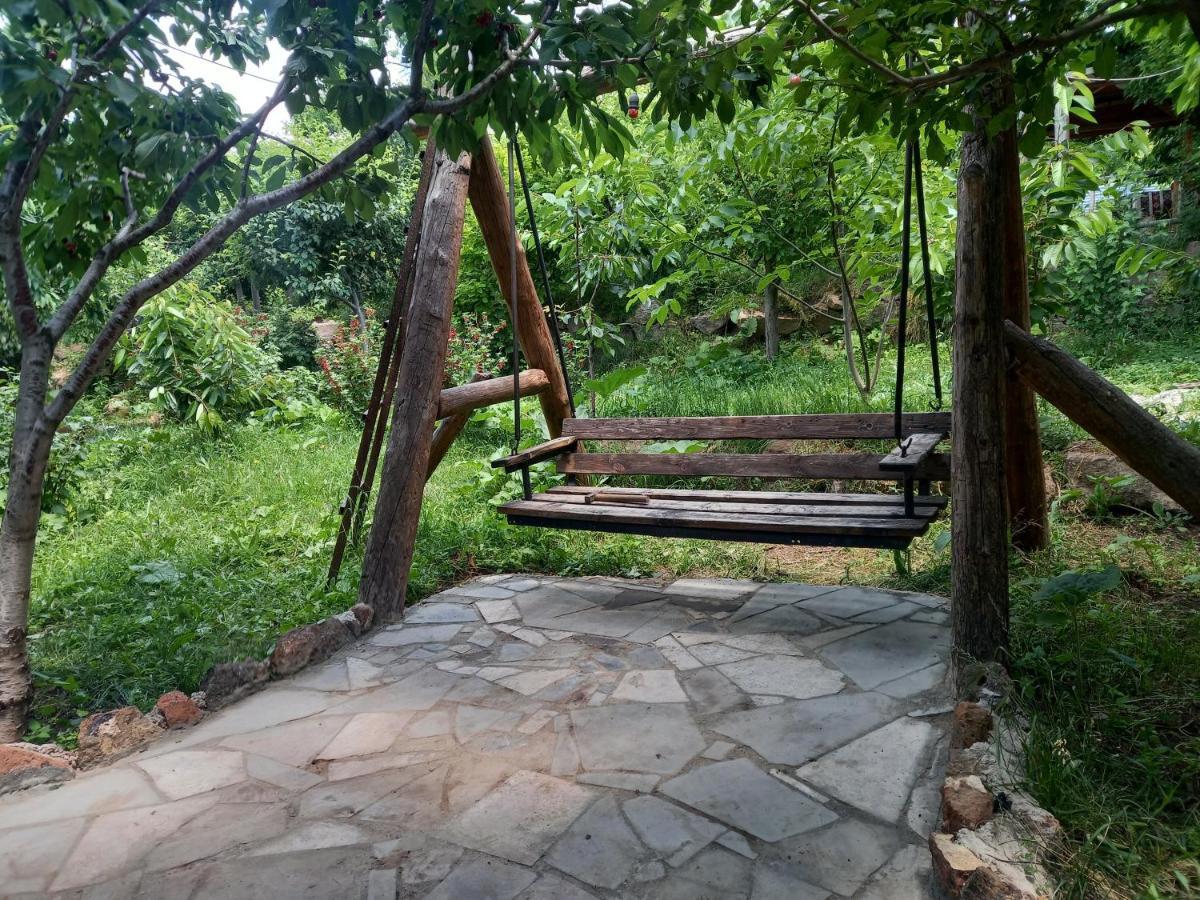 Byurakan Guesthouse & Cottage Екстер'єр фото