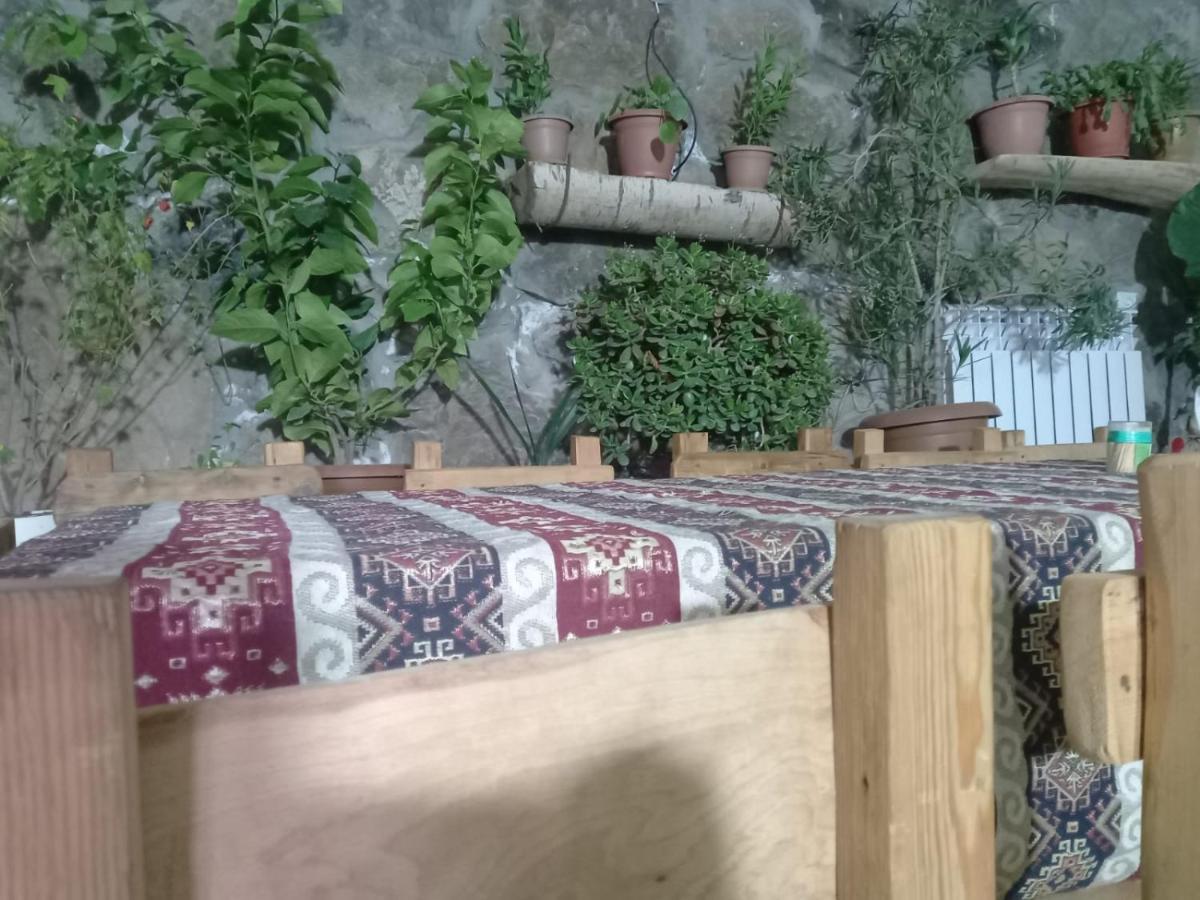 Byurakan Guesthouse & Cottage Екстер'єр фото