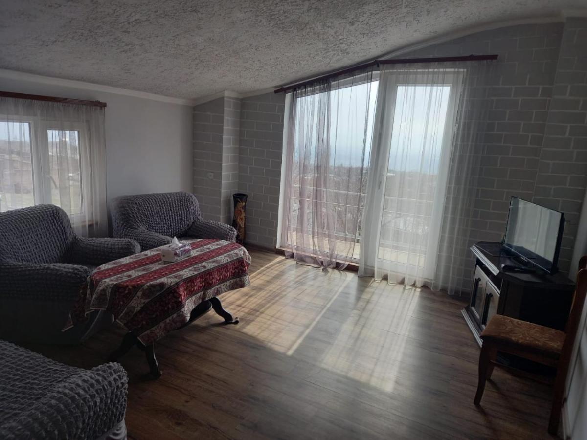 Byurakan Guesthouse & Cottage Екстер'єр фото