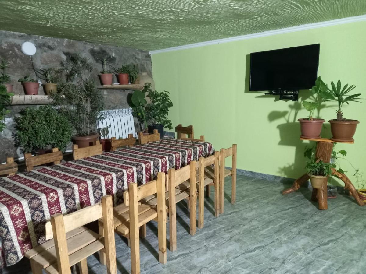 Byurakan Guesthouse & Cottage Екстер'єр фото