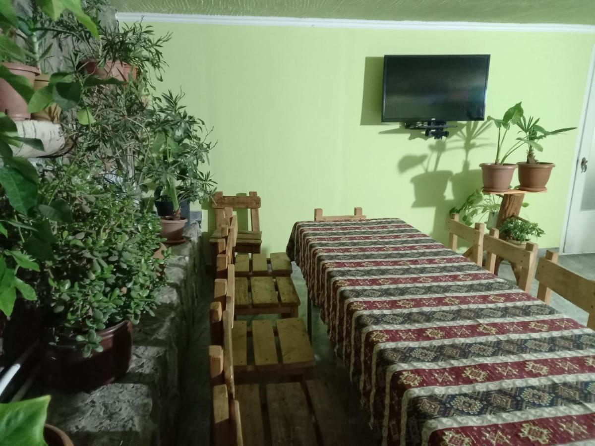 Byurakan Guesthouse & Cottage Екстер'єр фото