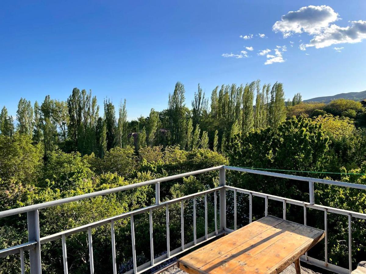Byurakan Guesthouse & Cottage Екстер'єр фото