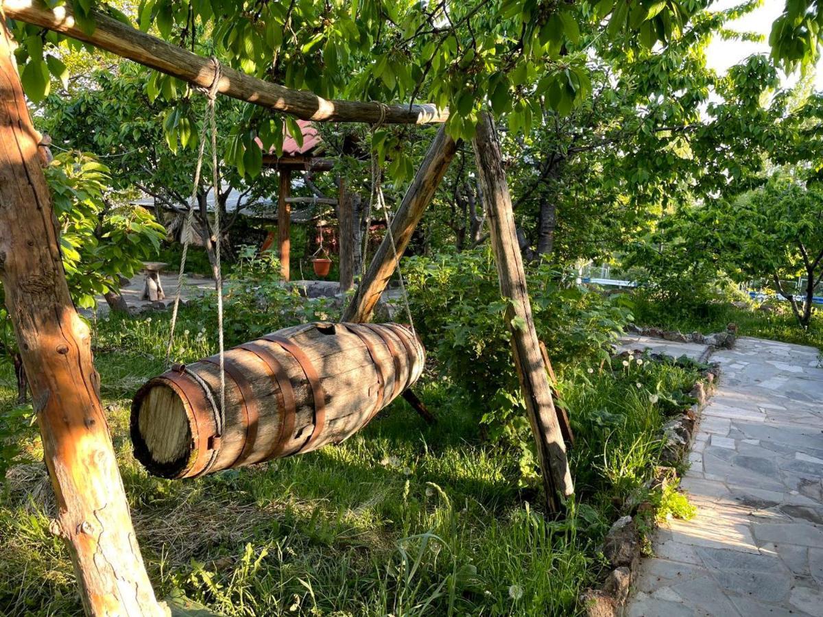 Byurakan Guesthouse & Cottage Екстер'єр фото