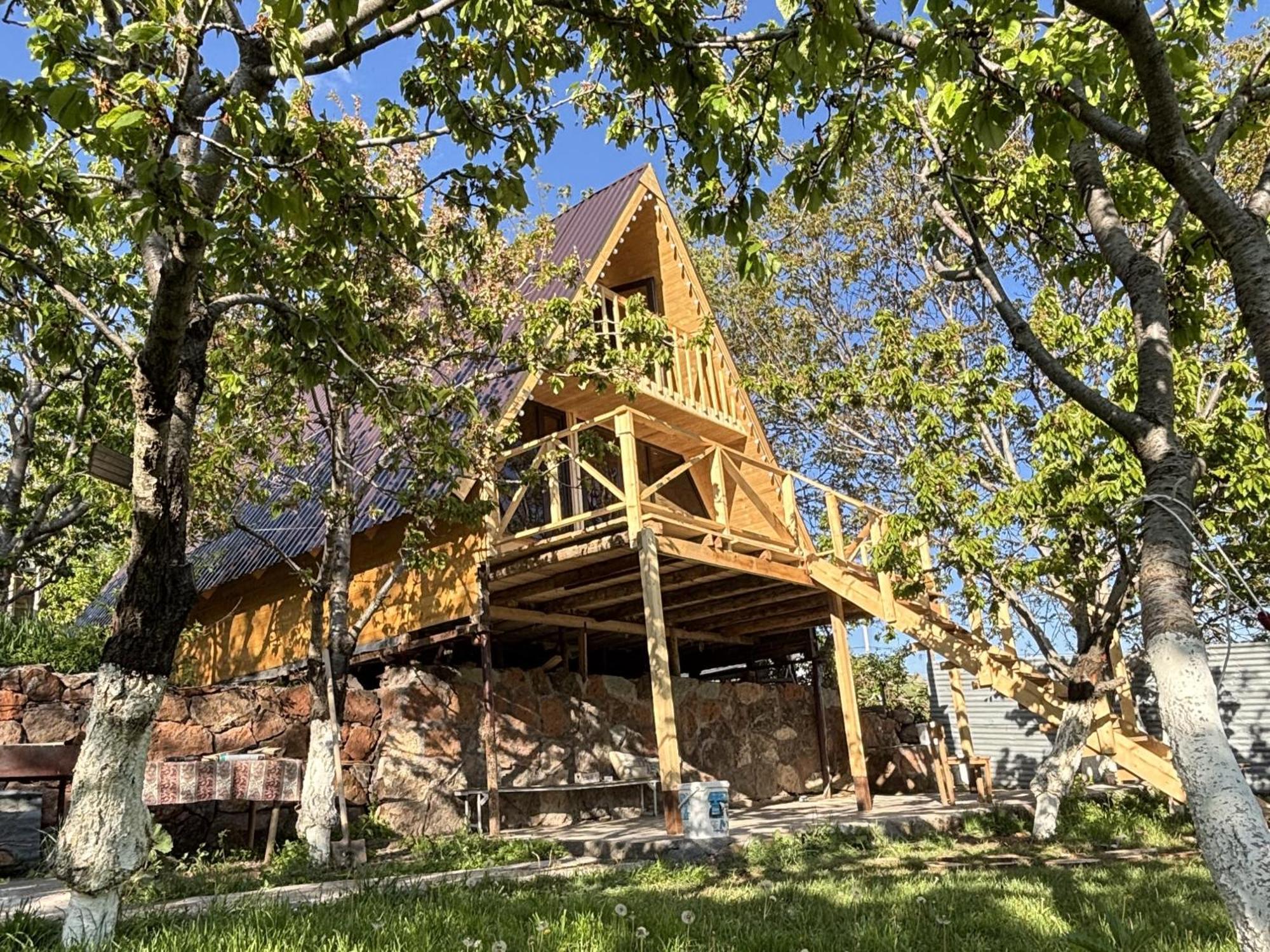 Byurakan Guesthouse & Cottage Екстер'єр фото